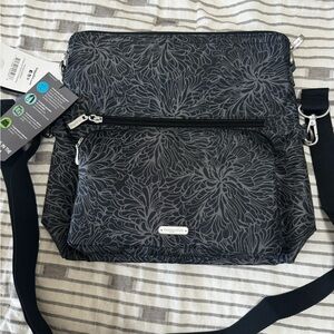 Baggallini foldover multi crossbody